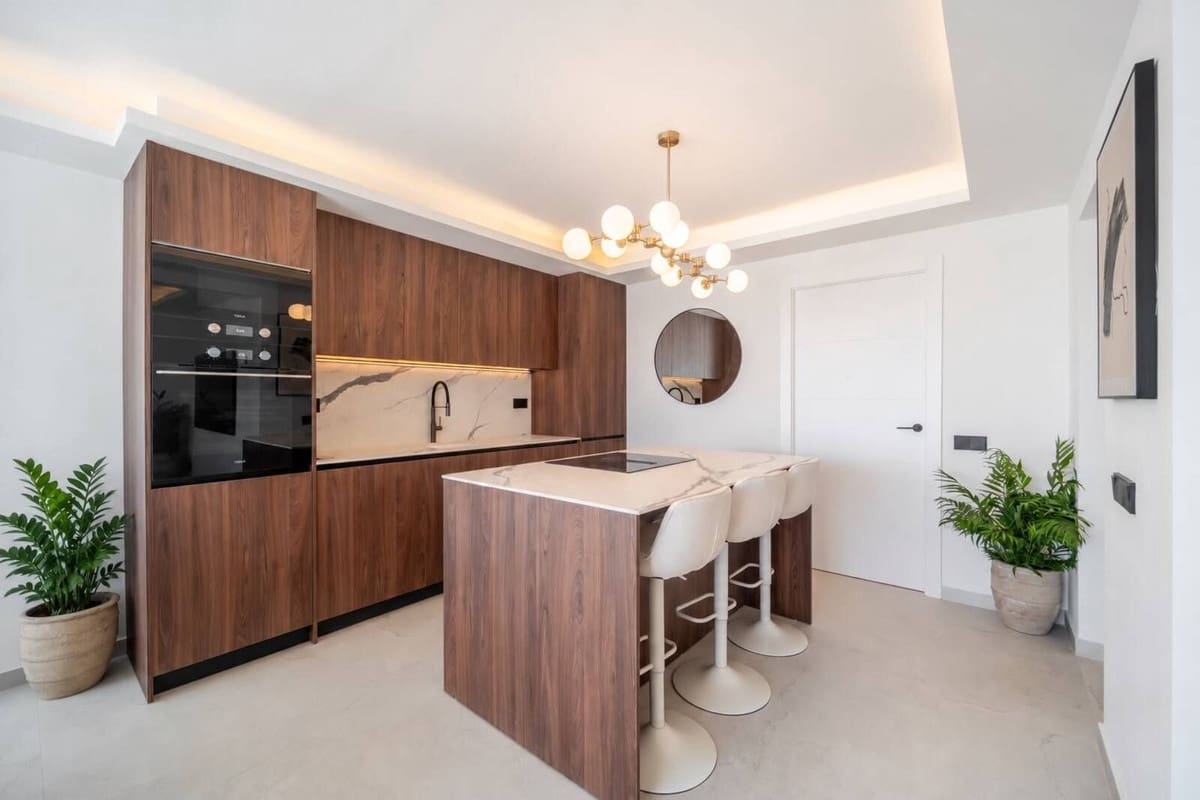 3 soverom Leilighet til salgs i El Paraiso med svømmebasseng garasje - € 750 000 (Ref: 10160845)