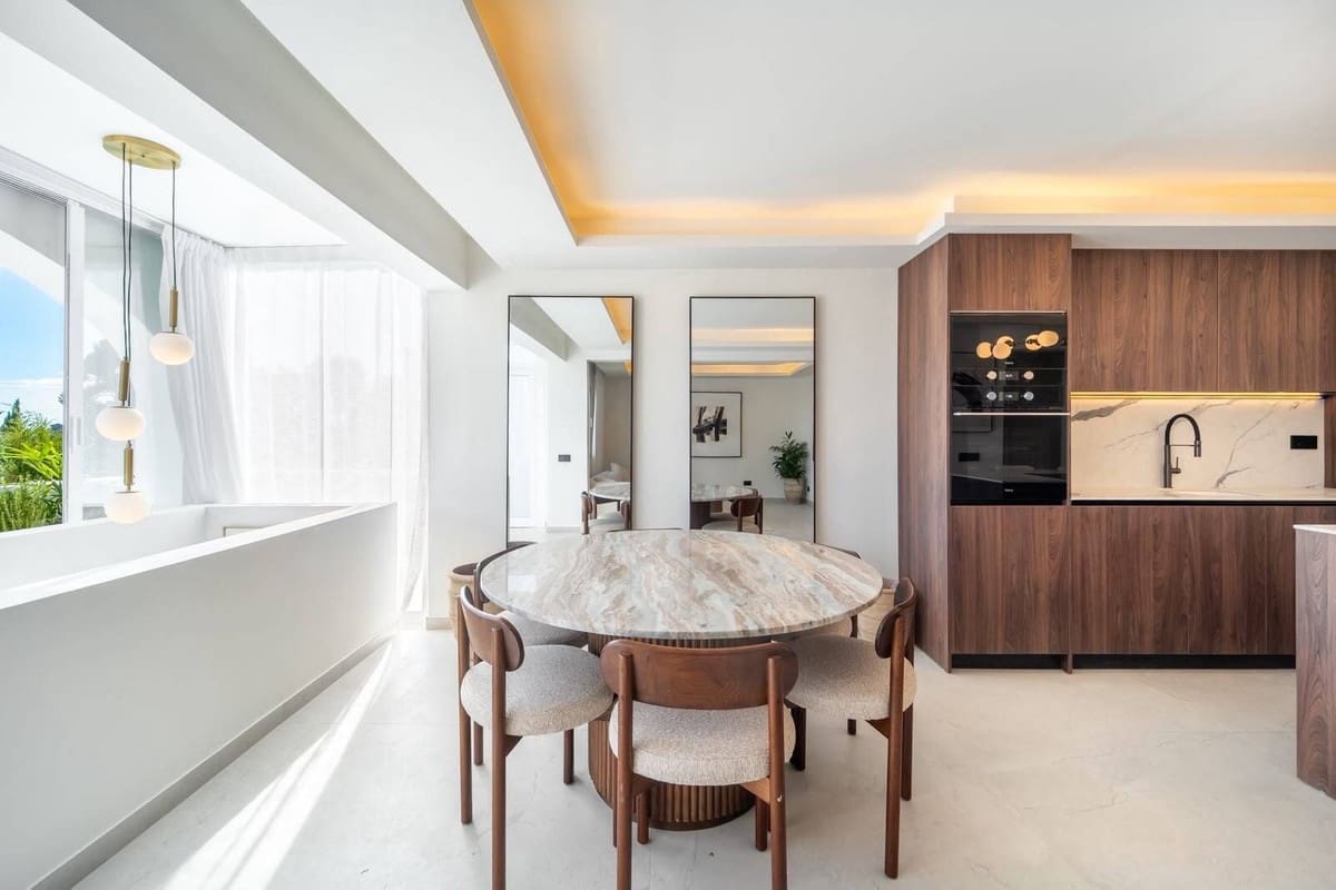 3 soverom Leilighet til salgs i El Paraiso med svømmebasseng garasje - € 750 000 (Ref: 10160845)