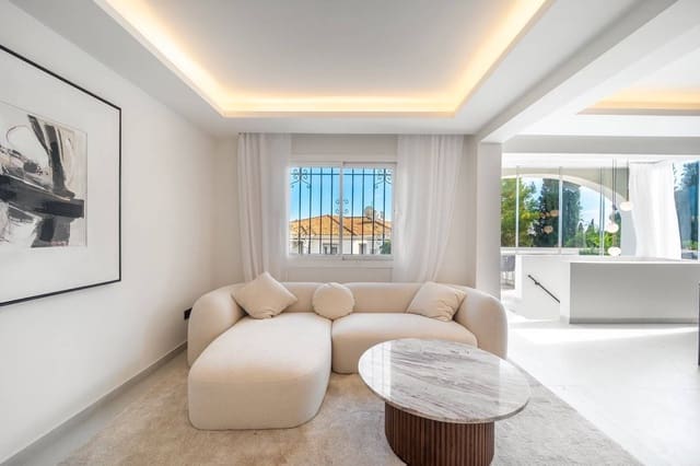 3 soverom Leilighet til salgs i El Paraiso, Estepona med svømmebasseng garasje - € 750 000 (Ref: 10160845)