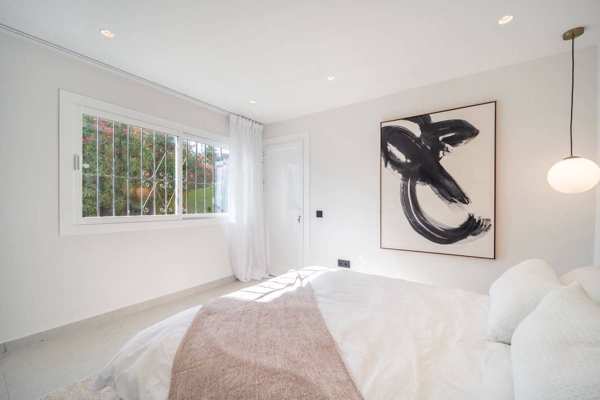 3 soverom Leilighet til salgs i El Paraiso med svømmebasseng garasje - € 750 000 (Ref: 10160845)