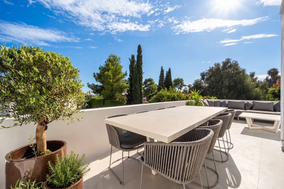 3 soverom Leilighet til salgs i El Paraiso med svømmebasseng garasje - € 750 000 (Ref: 10160845)