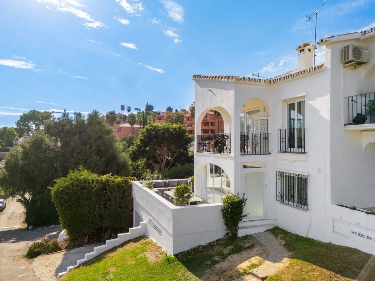 3 soverom Leilighet til salgs i El Paraiso med svømmebasseng garasje - € 750 000 (Ref: 10160845)