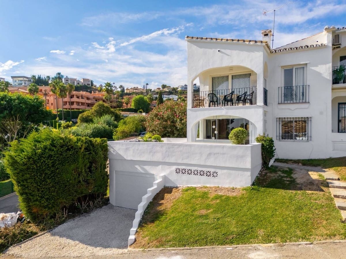 3 soverom Leilighet til salgs i El Paraiso med svømmebasseng garasje - € 750 000 (Ref: 10160845)
