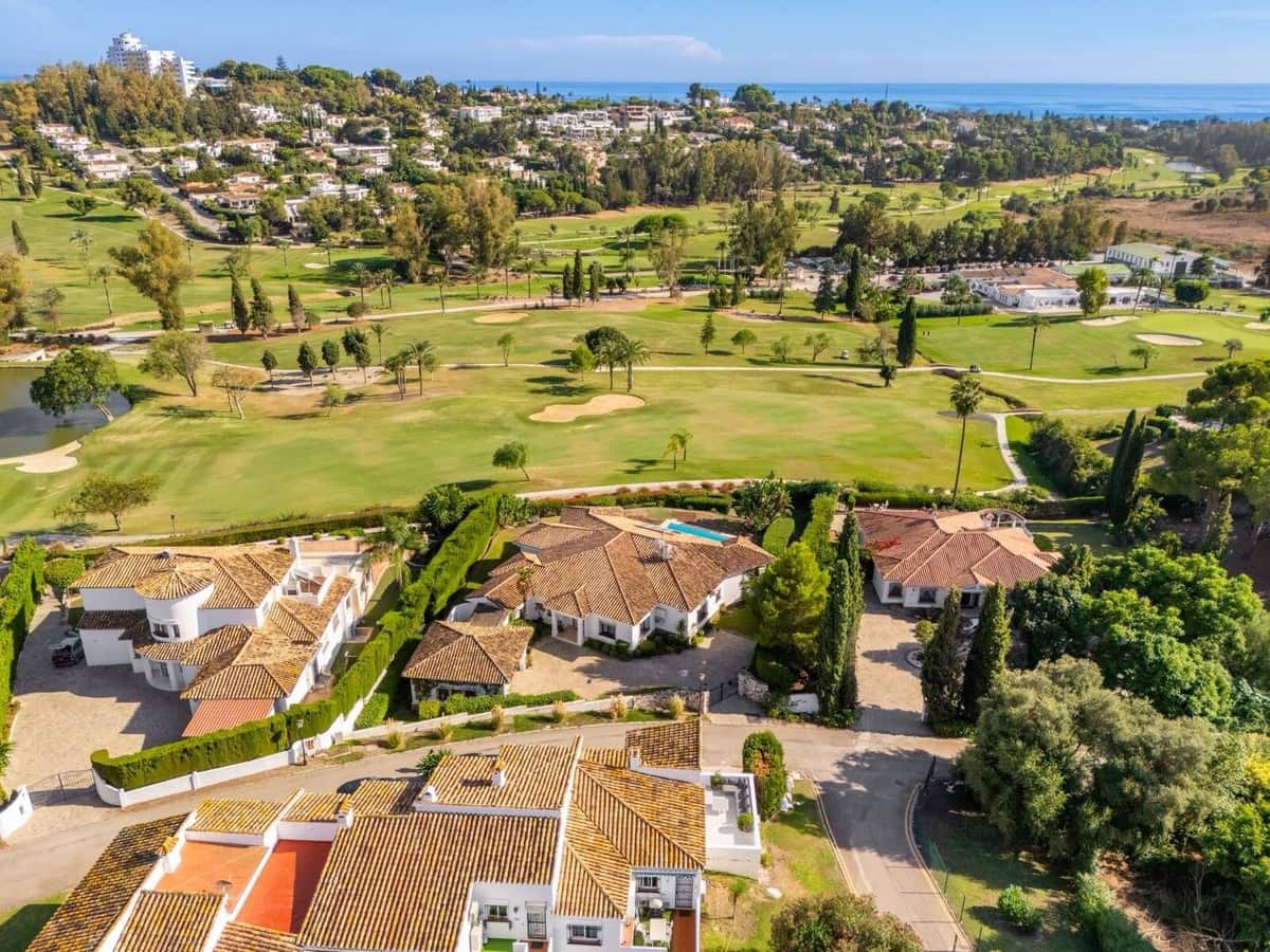 3 soverom Leilighet til salgs i El Paraiso med svømmebasseng garasje - € 750 000 (Ref: 10160845)