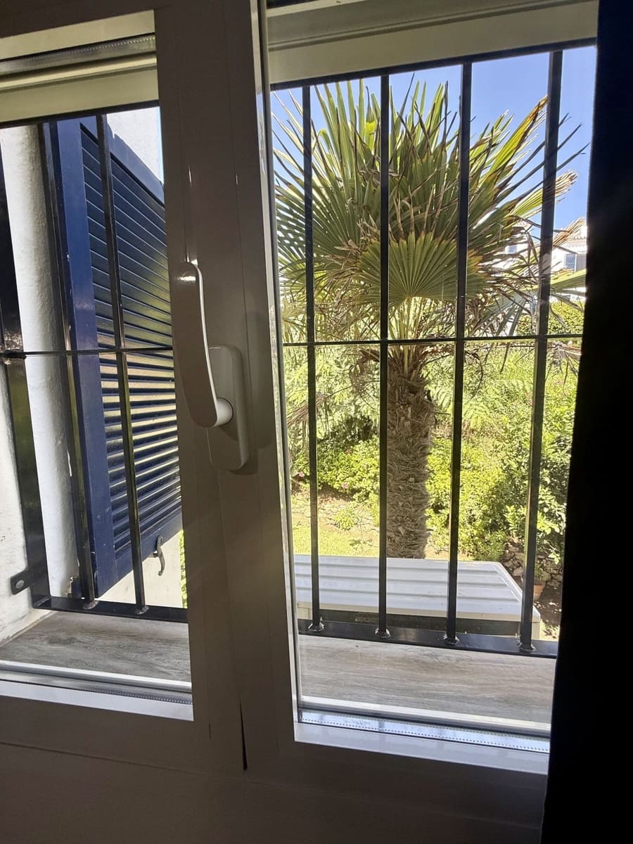 2 bedroom Townhouse for sale in Calahonda with pool - € 479,000 (Ref: 10160846)