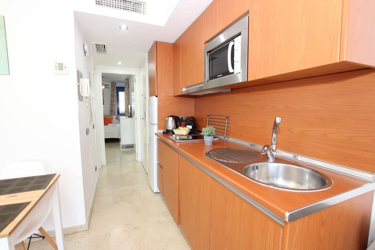 1 soverom Leilighet til salgs i Benalmadena med svømmebasseng garasje - € 255 000 (Ref: 10163855)