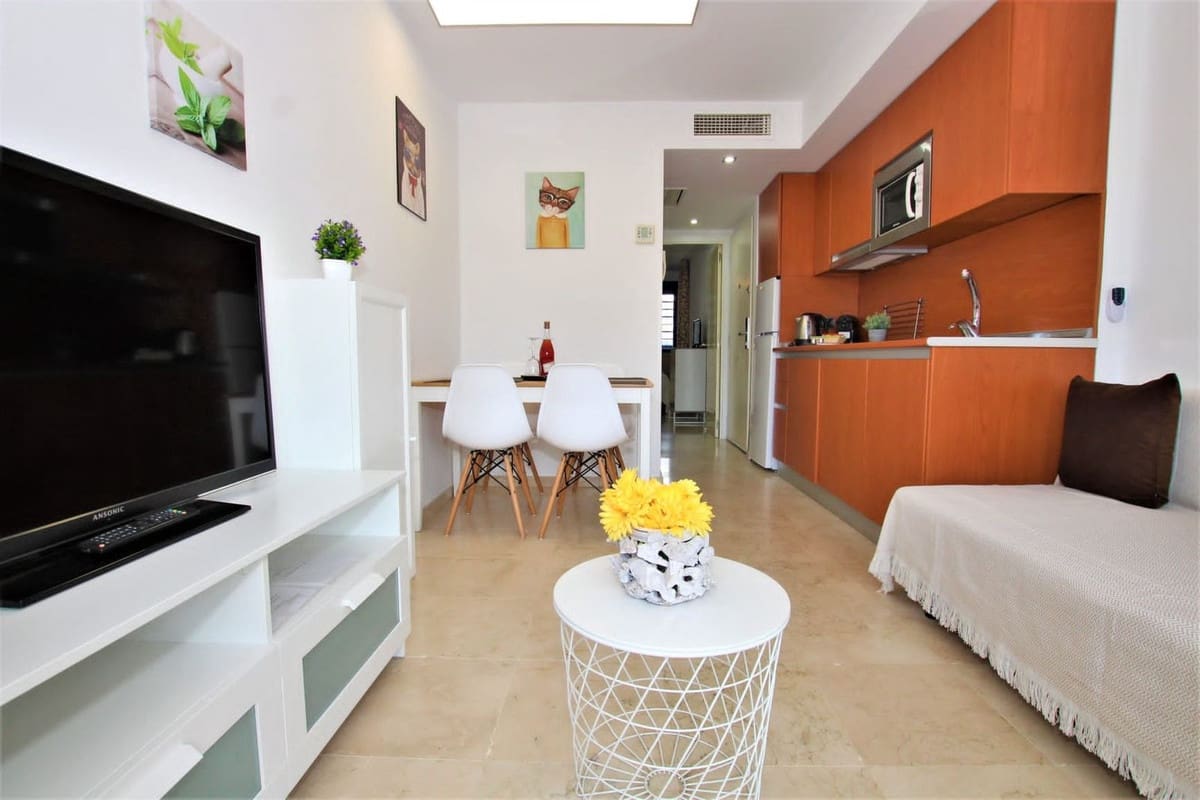 1 soverom Leilighet til salgs i Benalmadena med svømmebasseng garasje - € 255 000 (Ref: 10163855)
