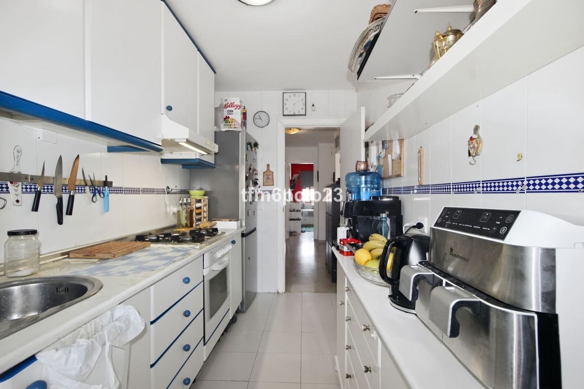 Apartamento de 3 habitaciones en San Luis de Sabinillas en venta con piscina garaje - 290.000 € (Ref: 10163856)