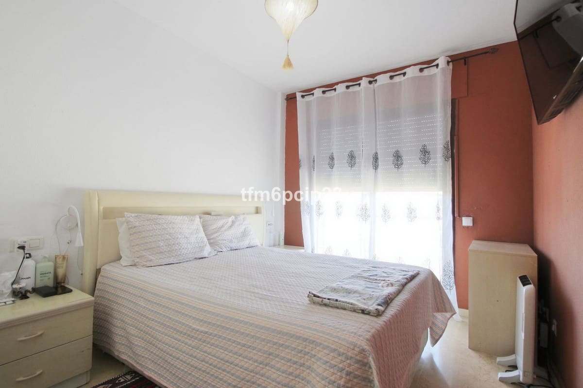 Apartamento de 3 habitaciones en San Luis de Sabinillas en venta con piscina garaje - 290.000 € (Ref: 10163856)
