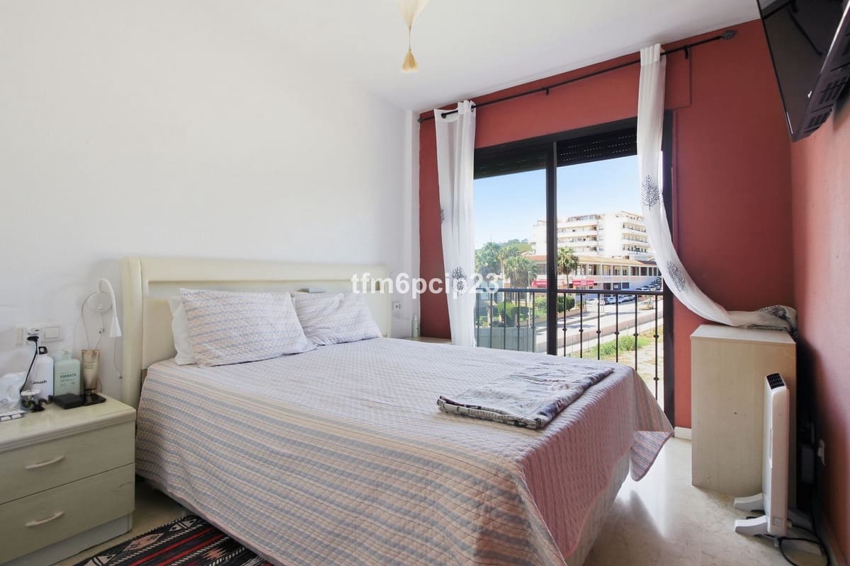 Apartamento de 3 habitaciones en San Luis de Sabinillas en venta con piscina garaje - 290.000 € (Ref: 10163856)
