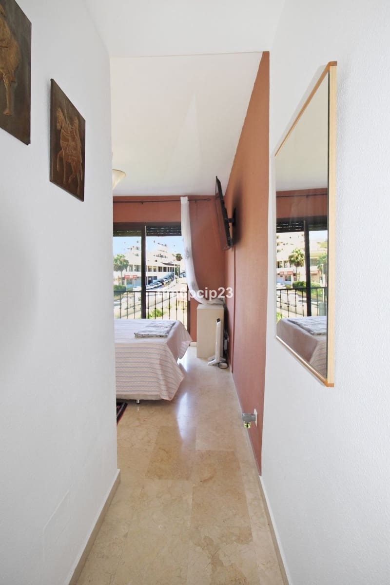 Apartamento de 3 habitaciones en San Luis de Sabinillas en venta con piscina garaje - 290.000 € (Ref: 10163856)