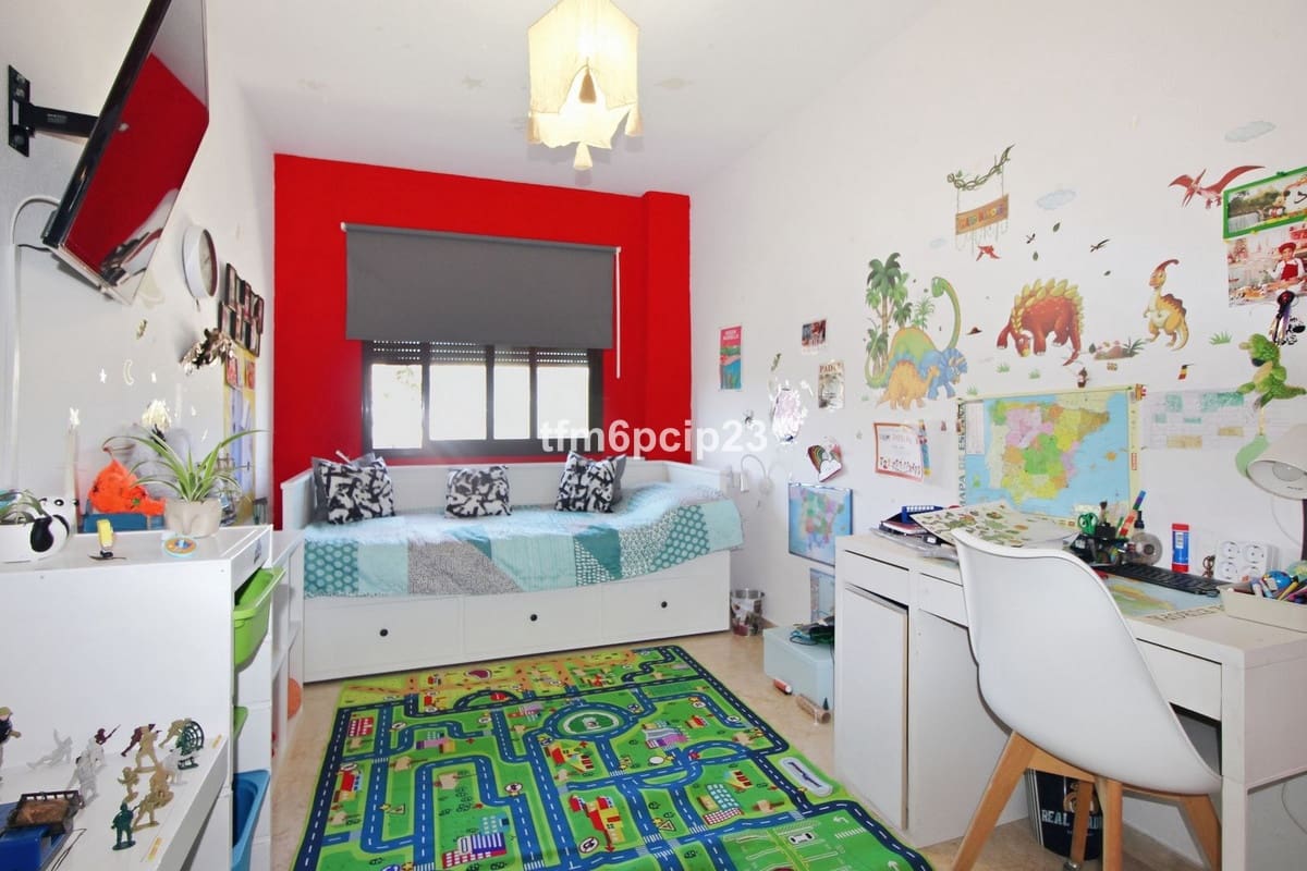 Apartamento de 3 habitaciones en San Luis de Sabinillas en venta con piscina garaje - 290.000 € (Ref: 10163856)