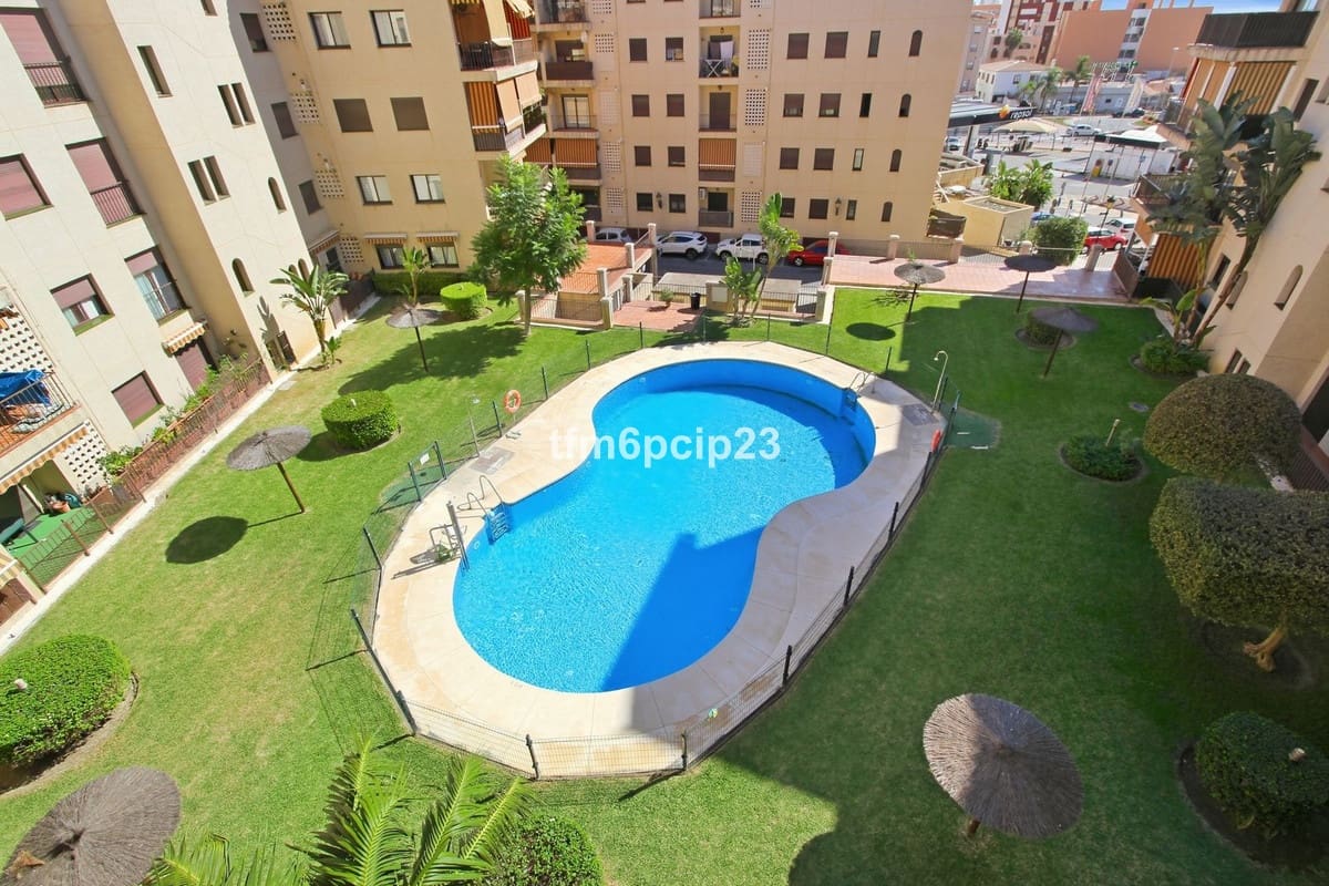 Apartamento de 3 habitaciones en San Luis de Sabinillas en venta con piscina garaje - 290.000 € (Ref: 10163856)