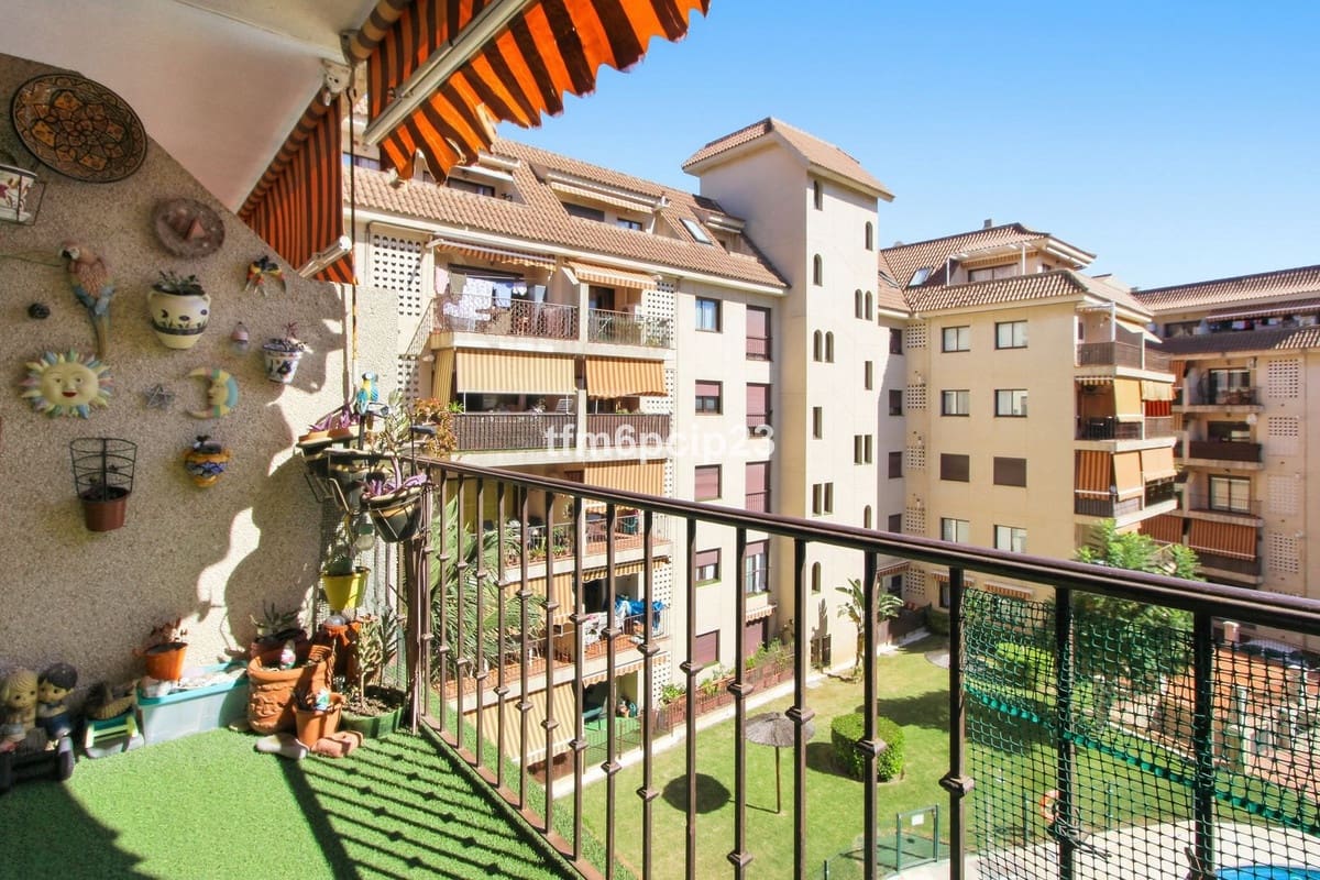 Apartamento de 3 habitaciones en San Luis de Sabinillas en venta con piscina garaje - 290.000 € (Ref: 10163856)