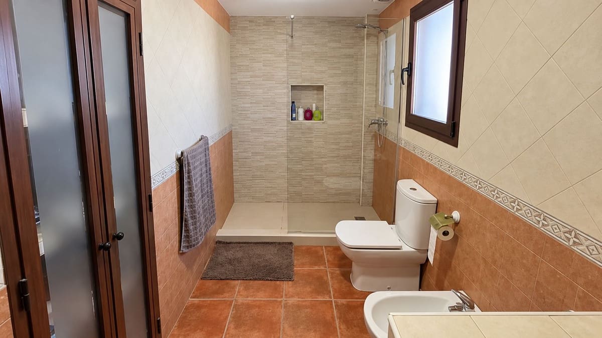 6 makuuhuone Huvila myytävänä paikassa Alhaurin de la Torre mukana uima-altaan 
autotalli - 719 000 € (Ref: 10163857)