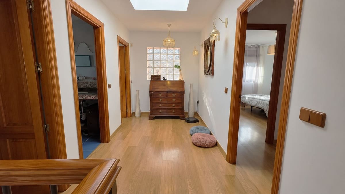 6 makuuhuone Huvila myytävänä paikassa Alhaurin de la Torre mukana uima-altaan 
autotalli - 719 000 € (Ref: 10163857)