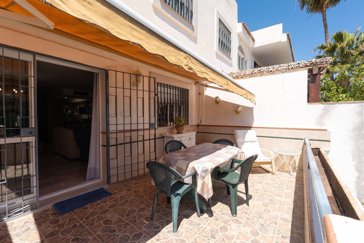 3 sypialnia Dom na sprzedaż w Nueva Andalucia z basenem garażem - 620 000 € (Ref: 10163859)