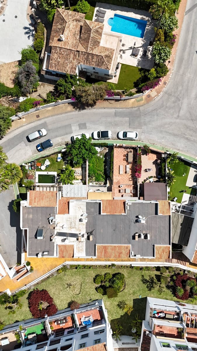 3 sypialnia Dom na sprzedaż w Nueva Andalucia z basenem garażem - 620 000 € (Ref: 10163859)