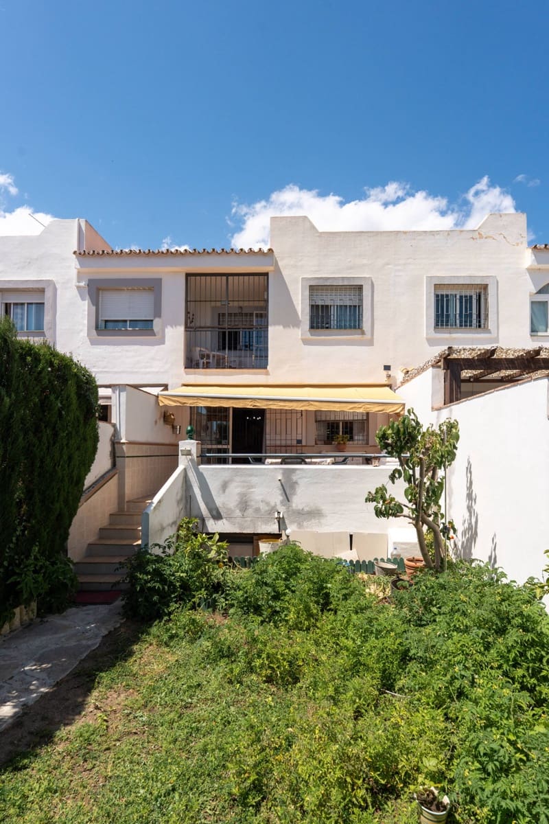 3 sypialnia Dom na sprzedaż w Nueva Andalucia z basenem garażem - 620 000 € (Ref: 10163859)