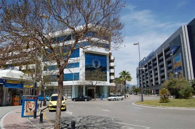 3 soveværelse Lejlighed til salg i Puerto Banus, Marbella med swimmingpool garage - € 1.350.000 (Ref: 10163860)