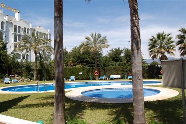 3 soveværelse Lejlighed til salg i Puerto Banus, Marbella med swimmingpool garage - € 1.350.000 (Ref: 10163860)