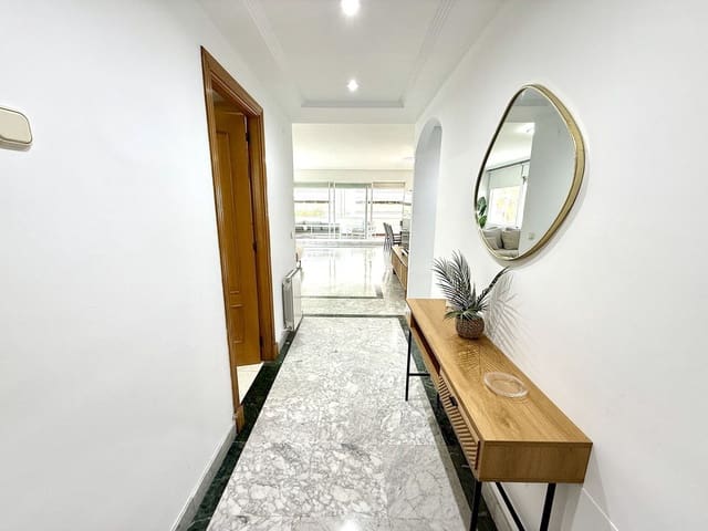 3 soveværelse Lejlighed til salg i Puerto Banus, Marbella med swimmingpool garage - € 1.350.000 (Ref: 10163860)
