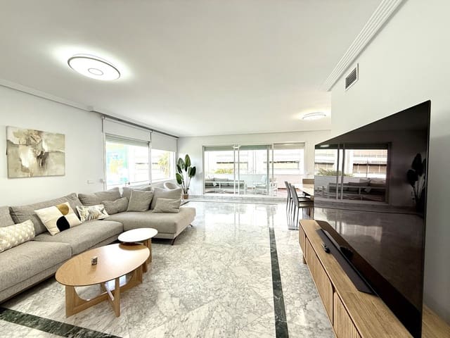 3 soveværelse Lejlighed til salg i Puerto Banus, Marbella med swimmingpool garage - € 1.350.000 (Ref: 10163860)