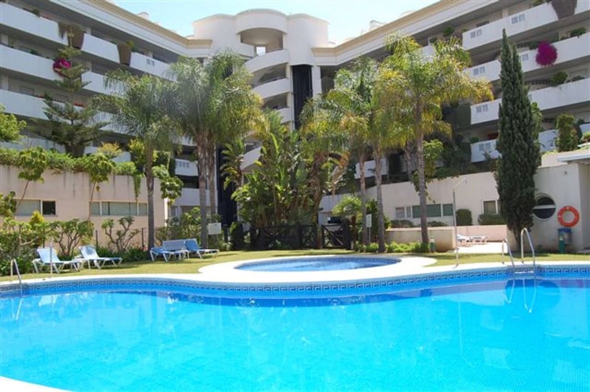 3 soveværelse Lejlighed til salg i Puerto Banus med swimmingpool garage - € 1.350.000 (Ref: 10163860)