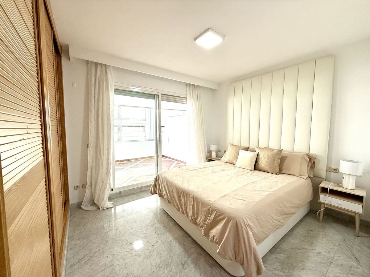 3 soveværelse Lejlighed til salg i Puerto Banus med swimmingpool garage - € 1.350.000 (Ref: 10163860)