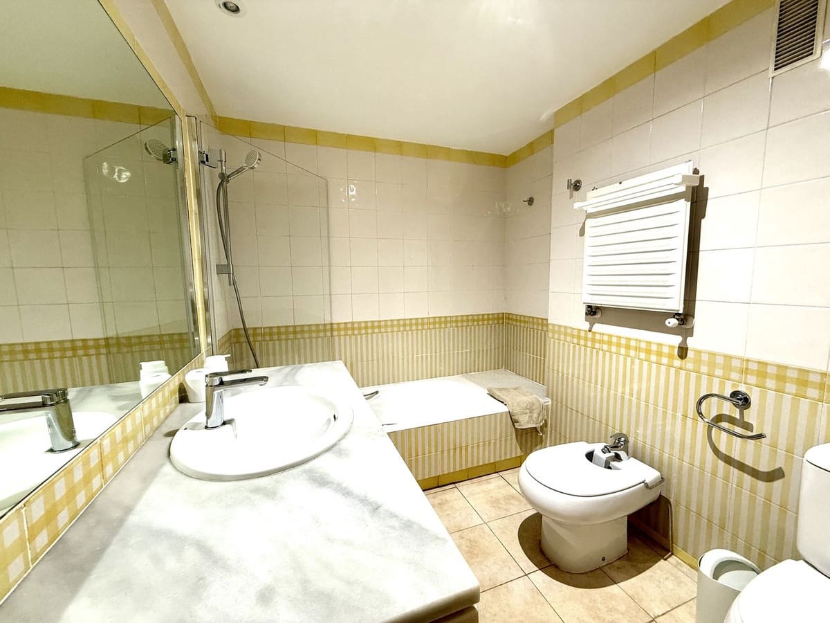 3 soveværelse Lejlighed til salg i Puerto Banus med swimmingpool garage - € 1.350.000 (Ref: 10163860)