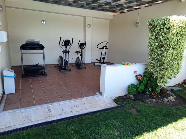 3 soveværelse Lejlighed til salg i Puerto Banus, Marbella med swimmingpool garage - € 1.500.000 (Ref: 10163861)