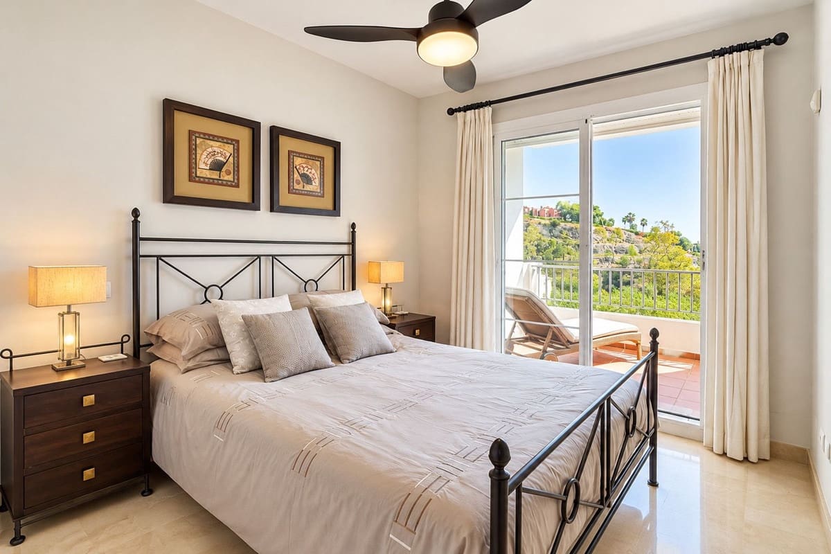 3 bedroom Apartment for sale in Benahavis with pool garage - € 465,000 (Ref: 10163864)