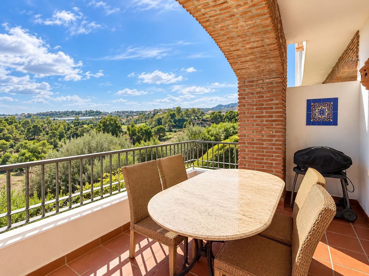 3 bedroom Apartment for sale in Benahavis with pool garage - € 465,000 (Ref: 10163864)