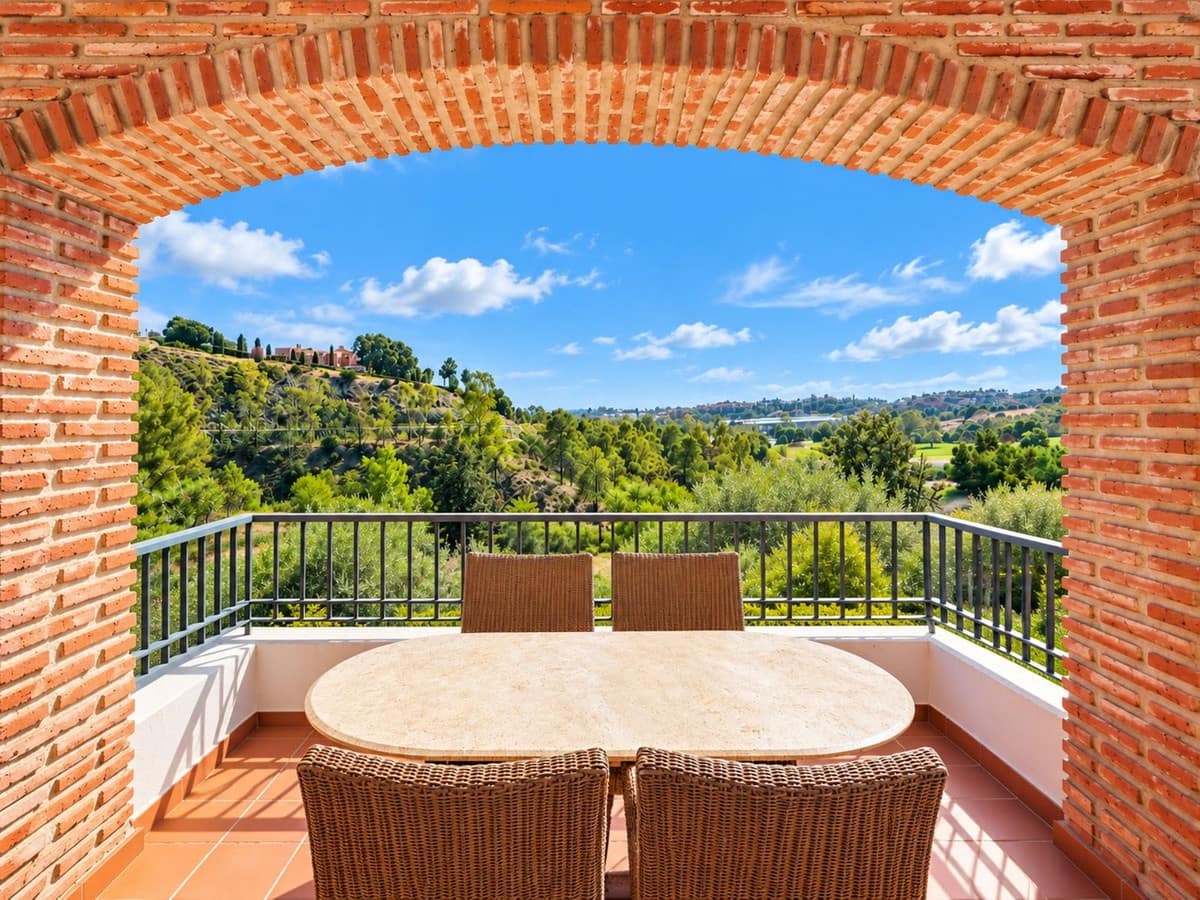 3 bedroom Apartment for sale in Benahavis with pool garage - € 465,000 (Ref: 10163864)