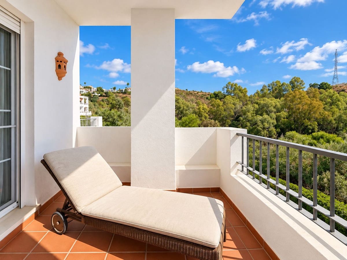 3 bedroom Apartment for sale in Benahavis with pool garage - € 465,000 (Ref: 10163864)