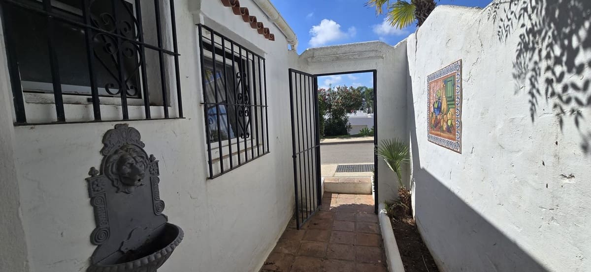 3 sypialnia Dom na sprzedaż w Nueva Andalucia z basenem garażem - 635 000 € (Ref: 10163865)