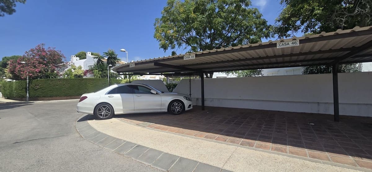 3 sypialnia Dom na sprzedaż w Nueva Andalucia z basenem garażem - 635 000 € (Ref: 10163865)