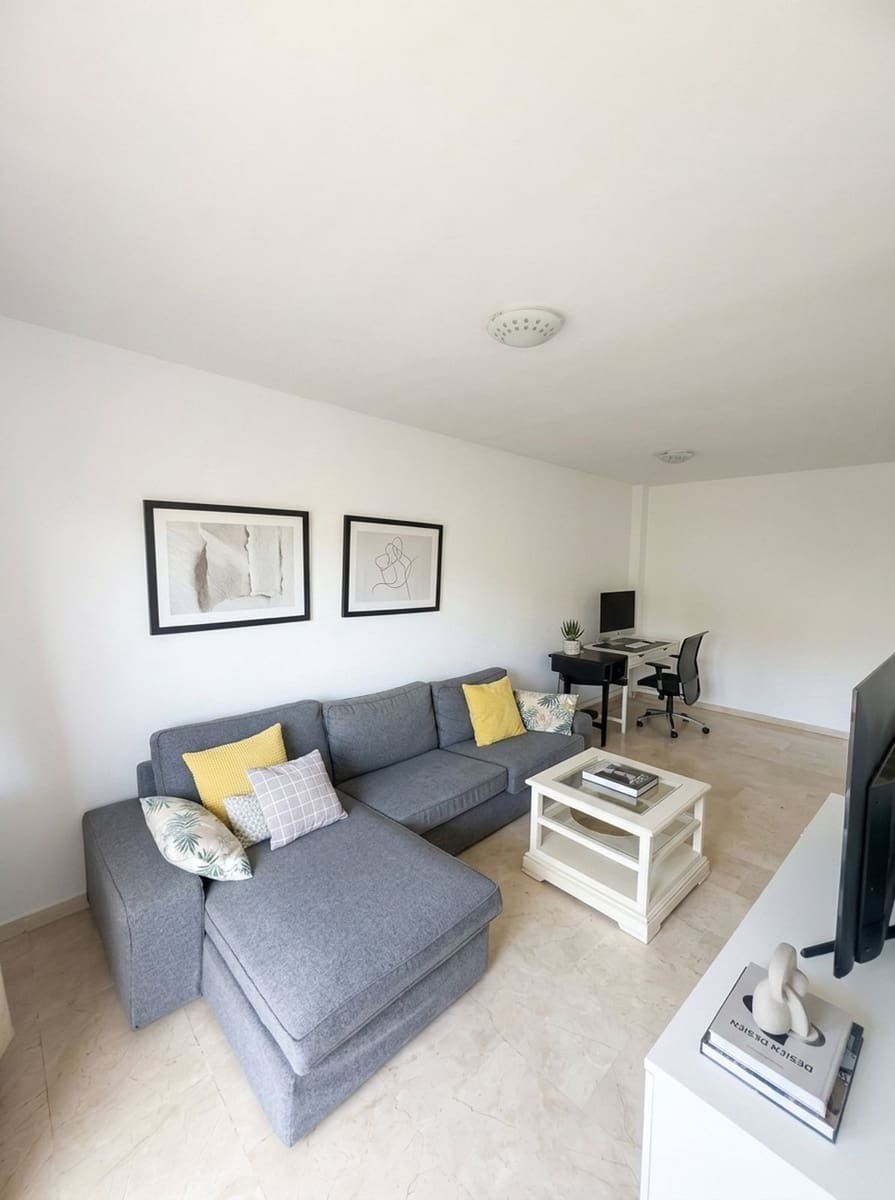 2 bedroom Apartment for sale in La Duquesa / Puerto de la Duquesa with pool garage - € 295,000 (Ref: 10163866)