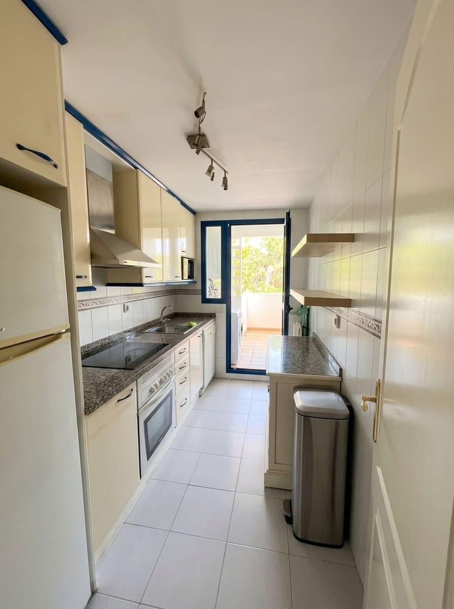 2 bedroom Apartment for sale in La Duquesa / Puerto de la Duquesa with pool garage - € 295,000 (Ref: 10163866)