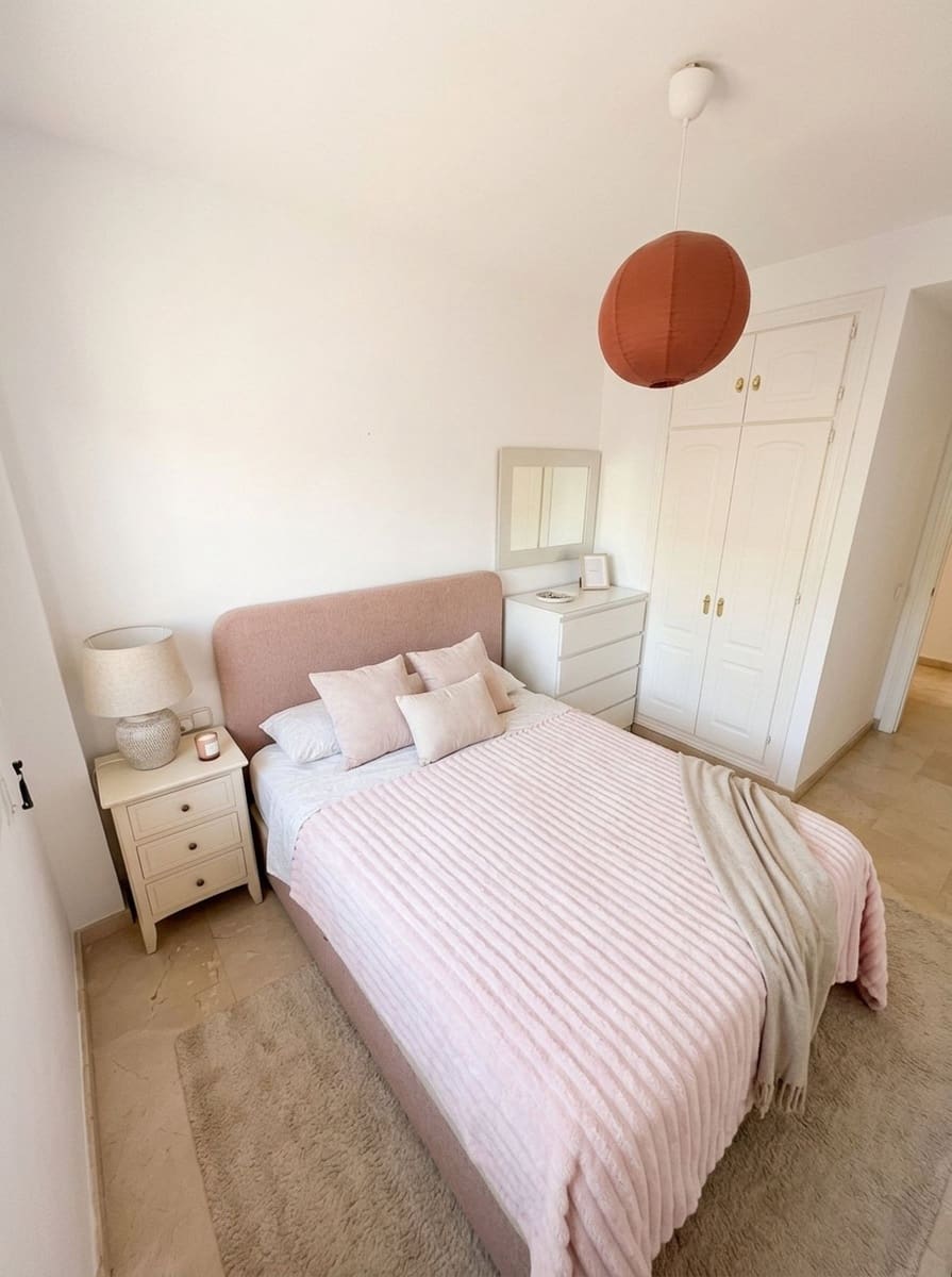 2 bedroom Apartment for sale in La Duquesa / Puerto de la Duquesa with pool garage - € 295,000 (Ref: 10163866)