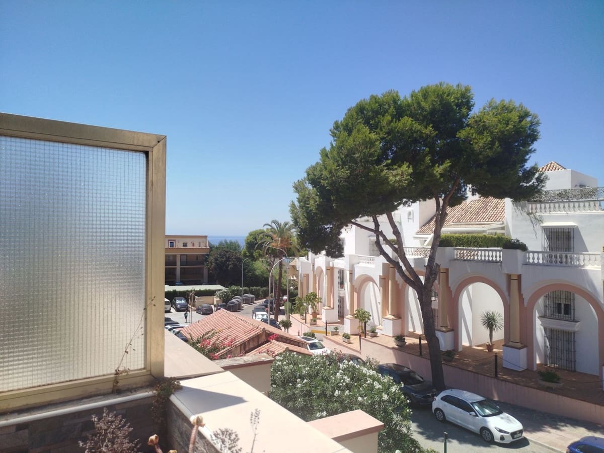 1 soverom Leilighet til salgs i Elviria med svømmebasseng - € 375 000 (Ref: 10163867)