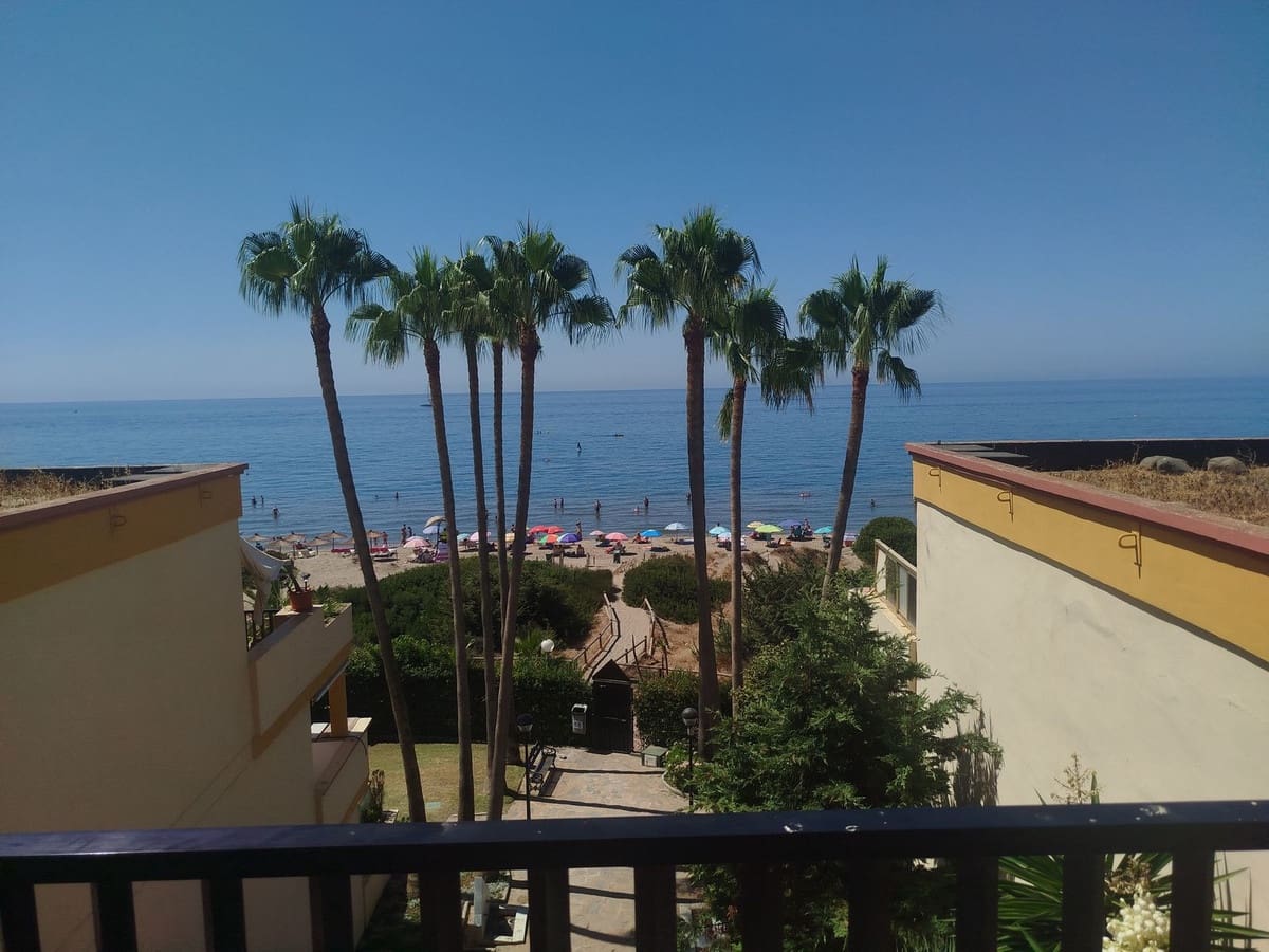 1 soverom Leilighet til salgs i Elviria med svømmebasseng - € 375 000 (Ref: 10163867)