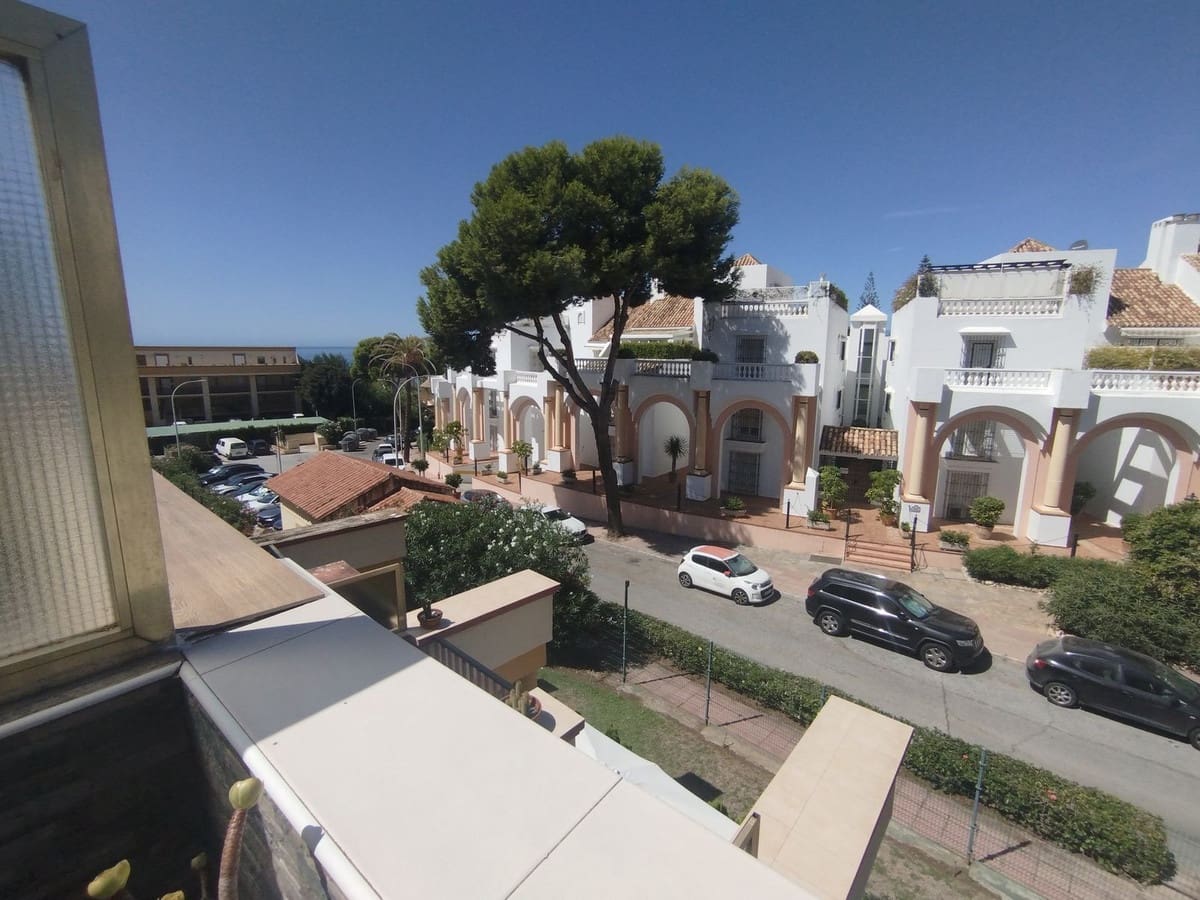 1 soverom Leilighet til salgs i Elviria med svømmebasseng - € 375 000 (Ref: 10163867)