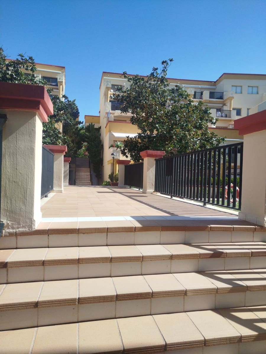 1 soverom Leilighet til salgs i Elviria med svømmebasseng - € 375 000 (Ref: 10163867)