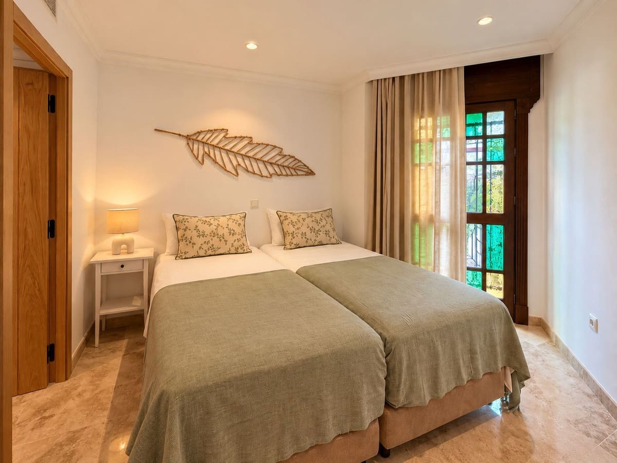 4 slaapkamer Halfvrijstaande villa te koop in Aloha Golf met zwembad - € 1.785.000 (Ref: 10163868)