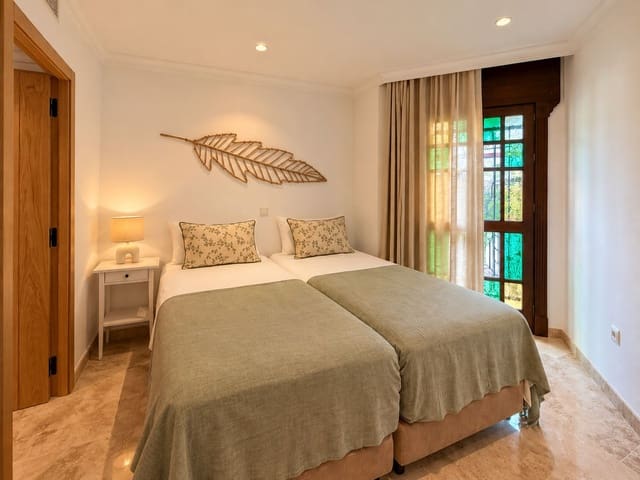 4 slaapkamer Halfvrijstaande villa te koop in Aloha Golf, Marbella met zwembad - € 1.785.000 (Ref: 10163868)