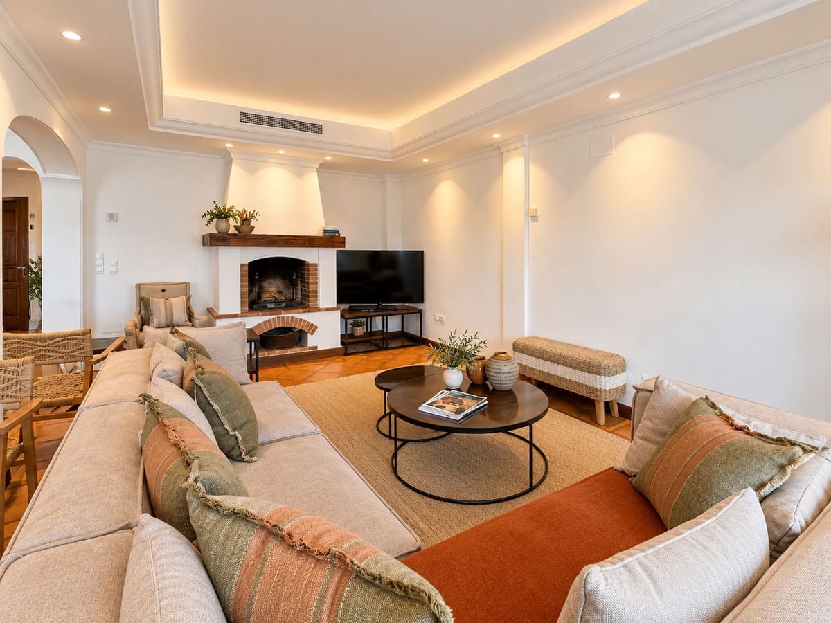 4 slaapkamer Halfvrijstaande villa te koop in Aloha Golf met zwembad - € 1.785.000 (Ref: 10163868)