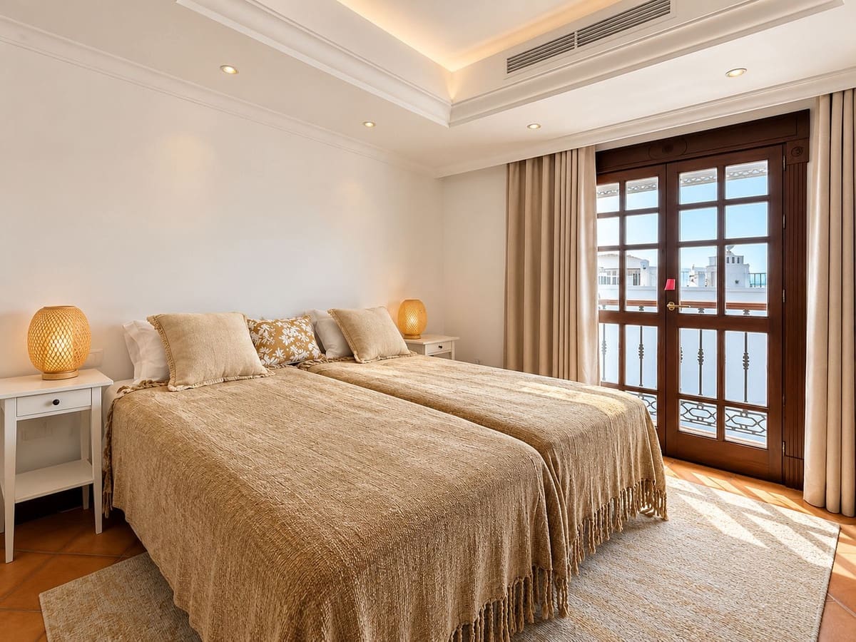 4 slaapkamer Halfvrijstaande villa te koop in Aloha Golf met zwembad - € 1.785.000 (Ref: 10163868)