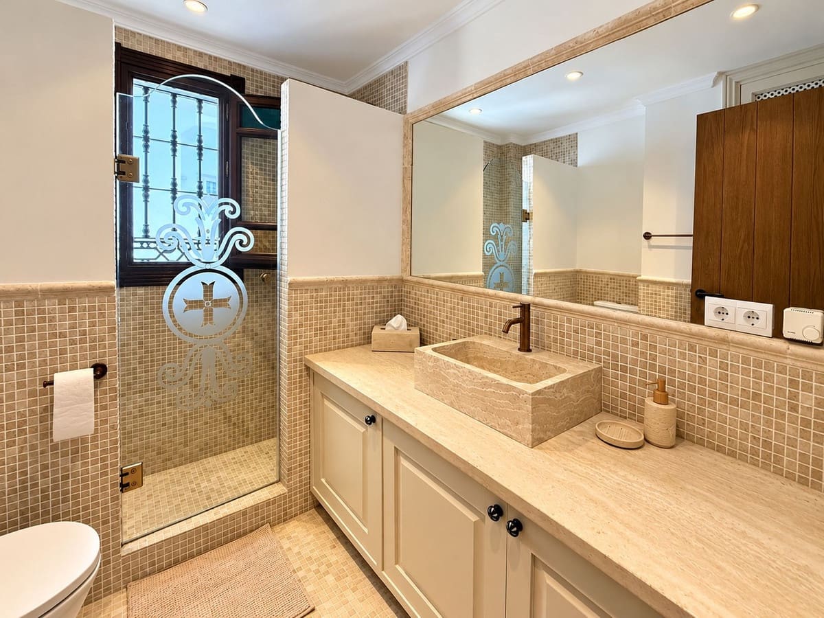 4 slaapkamer Halfvrijstaande villa te koop in Aloha Golf met zwembad - € 1.785.000 (Ref: 10163868)