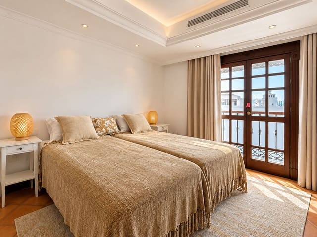 4 slaapkamer Halfvrijstaande villa te koop in Aloha Golf, Marbella met zwembad - € 1.785.000 (Ref: 10163868)